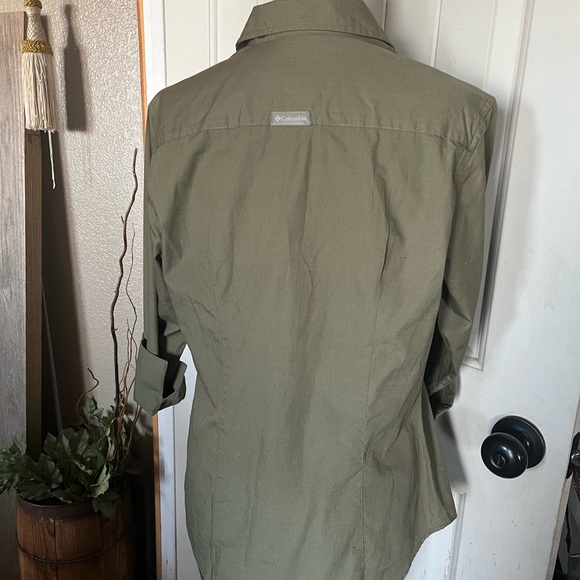 Top /button down Shirt  by  Columbia - Picture 3 of 6